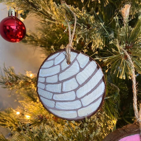 Single Concha Ornament