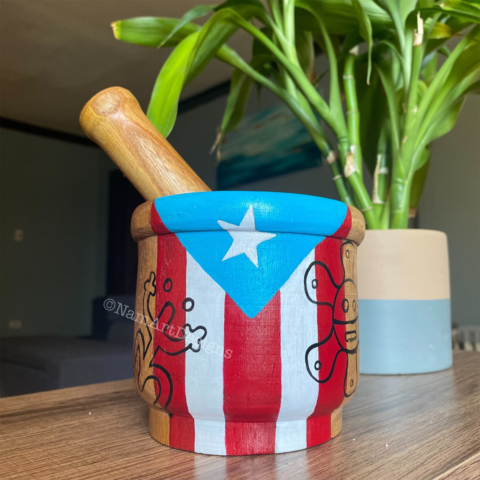 La Isla Taina Pilon